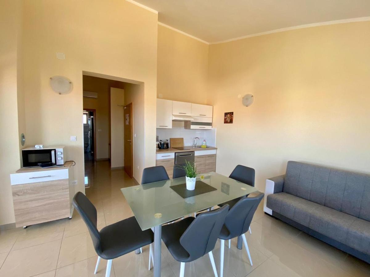Apartamento Atrium Novalja Exterior foto