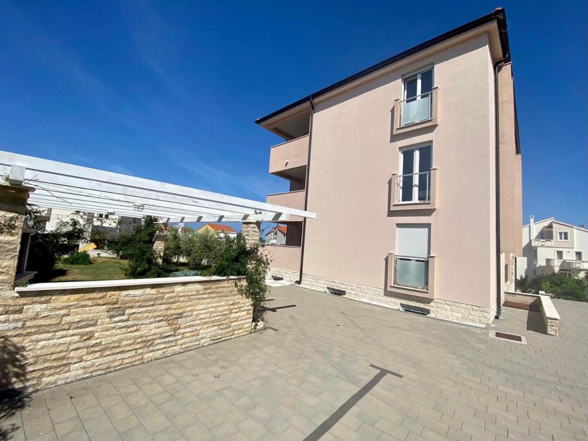 Apartamento Atrium Novalja Exterior foto